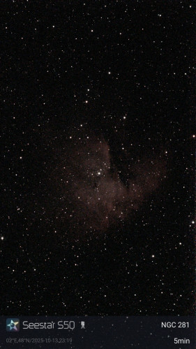 2025-10-13 NGC281_25poses.jpg (1.63 Mio) Consulté 695 fois empilement réalisé en zone faiblement éclairée